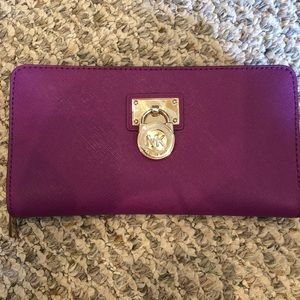 LIKE NEW Michael Kors wallet